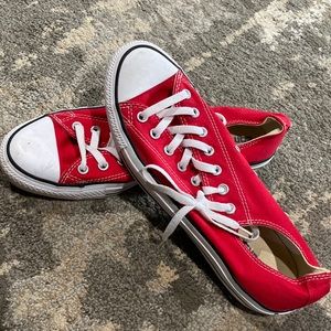 Used converse. Size Men 11/women 13